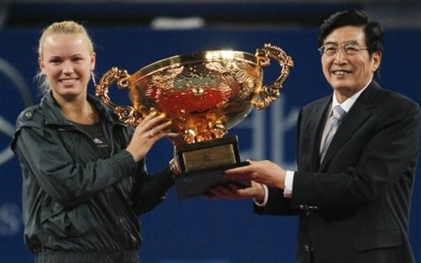 Пекинский трофей из рук мэра переходит датчанке