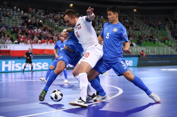 Казахстан разбил Польшу в матче Евро-2018 по футзалу