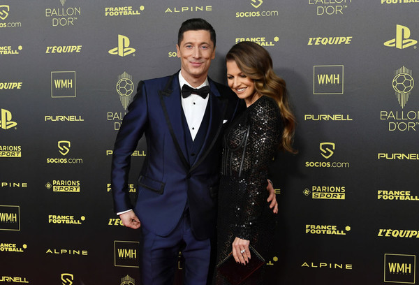 Роберт Левандовски вместе с женой на церемонии вручения Золотого мяча